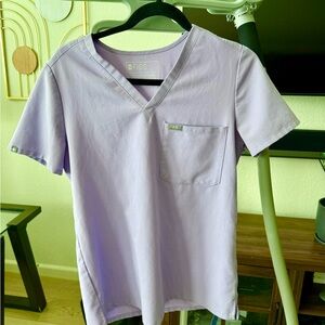 Figs Women Lavender Dew - One-Pocket Small Scrub Top